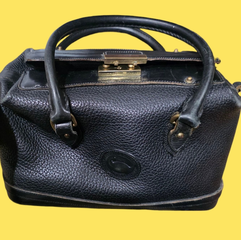 Beautiful vintage Dooney All weather leather Doctors bag in Blk  Key Lock No Key